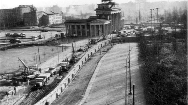 Construcción del Muro de Berlín