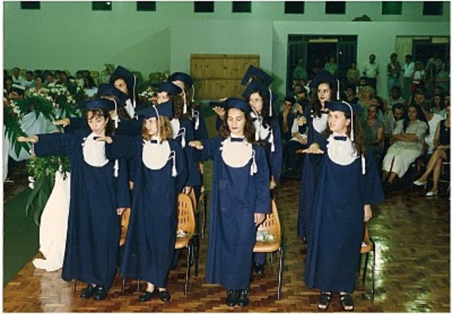 1984 - Conclui o Magistério