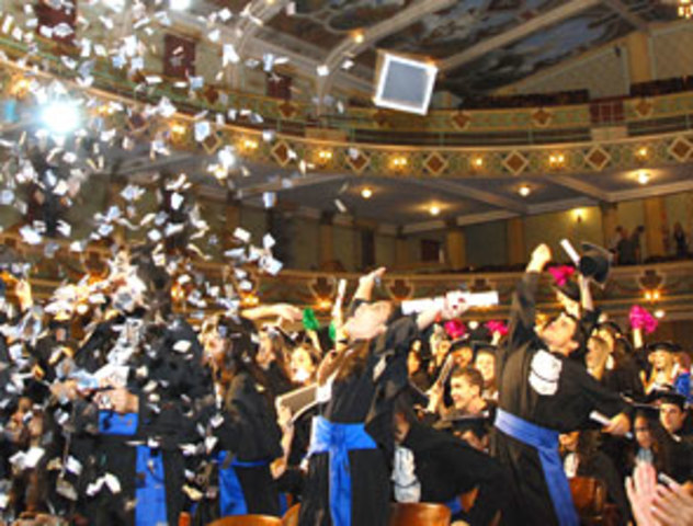 2004 - Conclusão do Ensino Superior