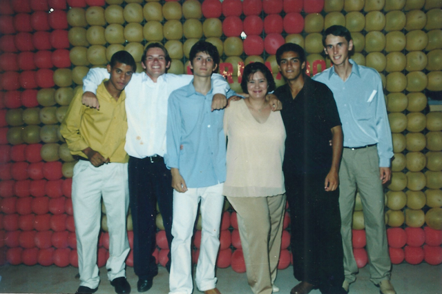 2000 - Professora de Literatura e Artes.