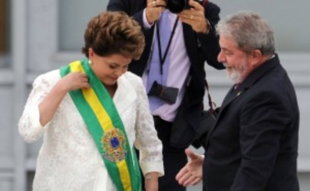 2011- No dia 1º, Dilma toma posse da presidência da República