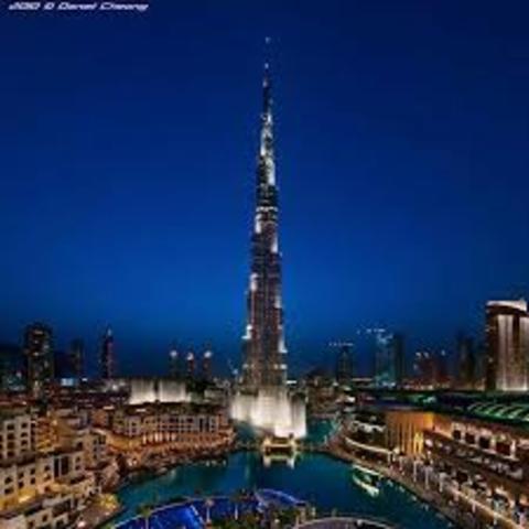 2010 Inaugurado Burj Khalifa o prédio mais alto do mundo.