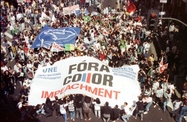 1992 - Collor sofre impeachment