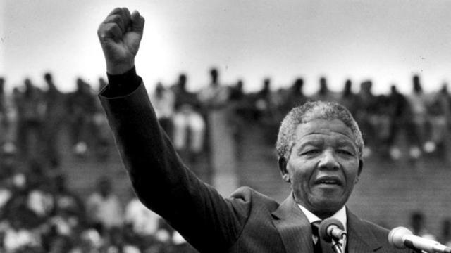 1994 - Nelson Mandela se torna Presidente da África do Sul.