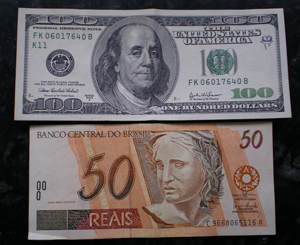 1999 O Brasil e o Mundo em 1999: Real é desvalorizado.