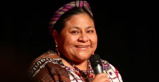 Rigoberta Menchú recibe el Premio Nobel de la Paz