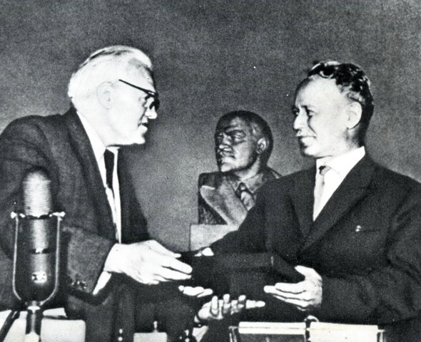 Вручение М. А. Шолохову Ленинской премии