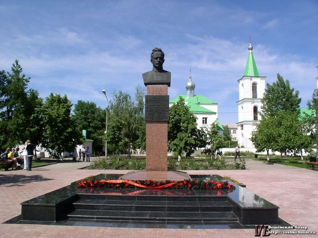 Бюст Шолохова в станице Вёшенской