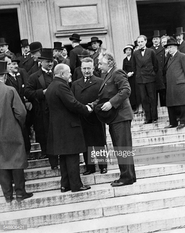 COMO MIEMBRO DE COMITÉ