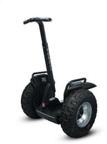 Sale al mercado el "segway" el primer autoequilibrado con motor eléctrico.