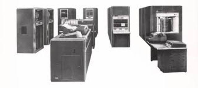 el primer computador que llegó a Colombia