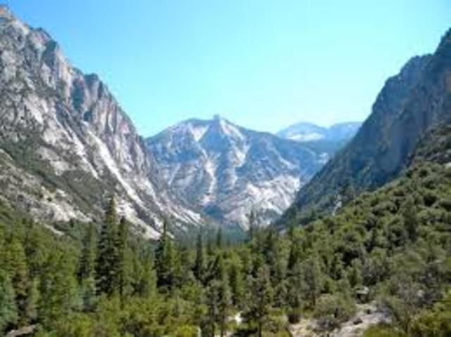 Kings Canyon National Park is established