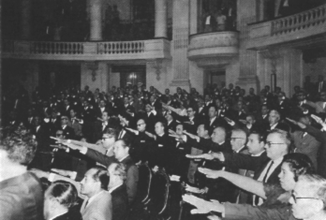 Promulgación de la ley federal del trabajo.