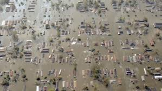 Hurricane Katrina floods New Orleans
