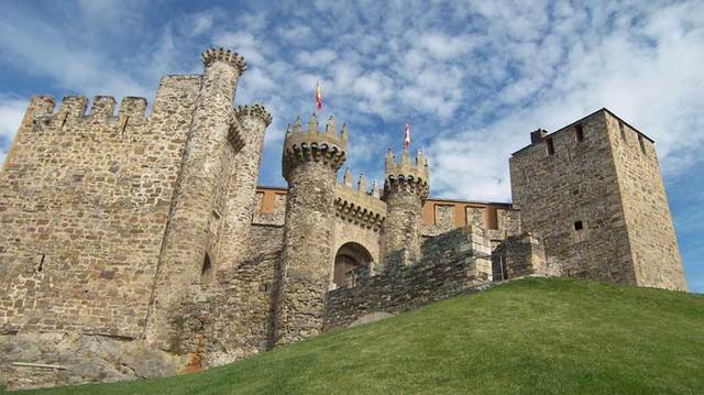El caballero ve el castillo del silencio
