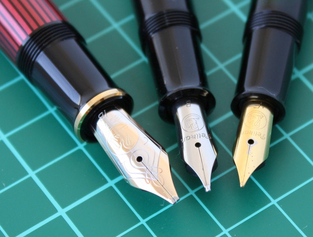 Se inventa la pluma con punta de acero  Más información