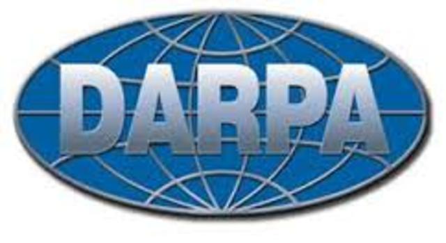 ARPANET fue transferida por DARPA a la agencia de defensa