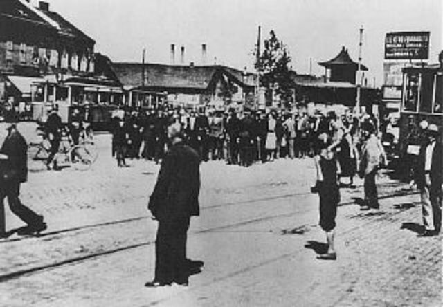 Germans begin the mass deportation of over 300,000 Jews from the Warsaw ghetto to the Treblinka killing center.