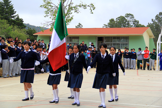 Abanderada de la escolta.