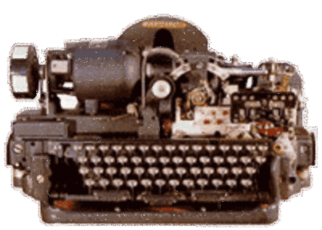 Se comercializa el teletipo M12. Que fue la primera en entrar al mercado de los negocios y se vendieron 11,899 máquinas hasta 1943.