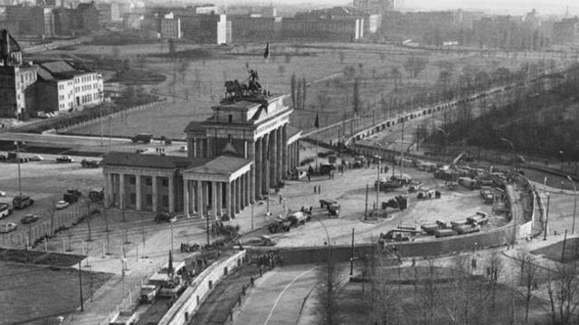 Levantamiento del Muro de Berlín