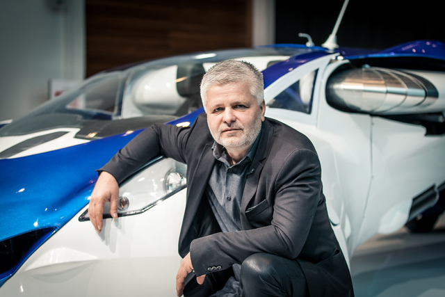 Steven Klein worked  above the car design since 1989