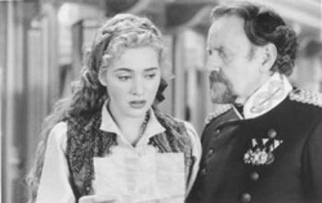 Polonius tells Ophelia to avoid hamlet