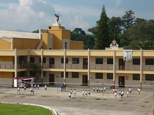 Inicio de estudios en el Liceo Guatemala