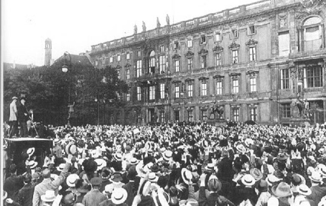 Alemania declara la guerra a Francia.