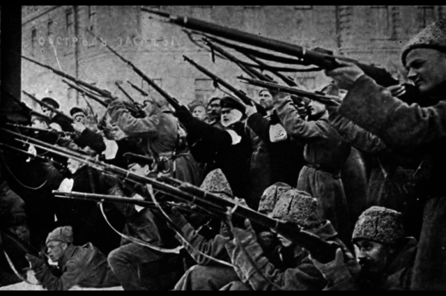 entra en guerra del lado de los imperios centrales (alemán y austrohúngaro).