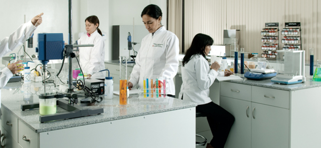 Se establecen en Gran Bretaña los primeros laboratorios