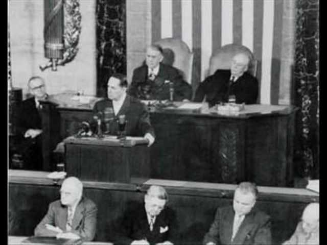 MacArthur addresses  congress