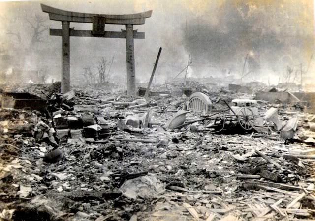 Japón se rinde ante los borbandeos de las ciudades de hiroshima y nagasaki