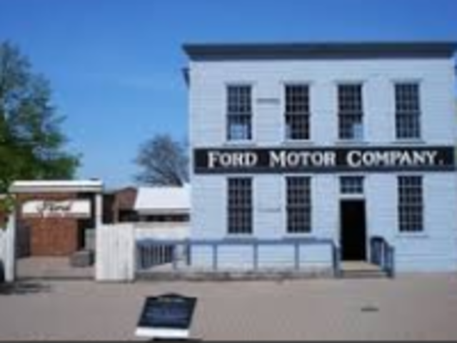 Henry Ford  starts the Ford Motor Company