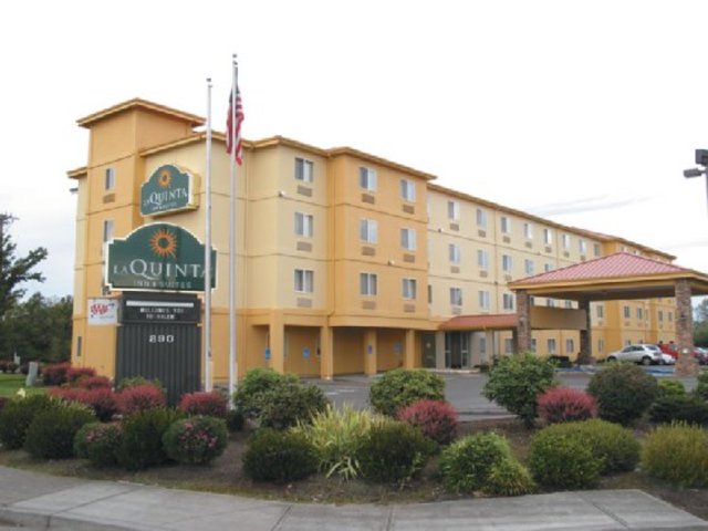 Salem OR: La Quinta Inns & Suites.