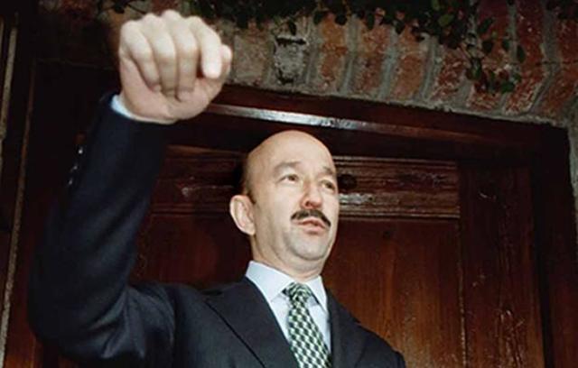 Comandante Supremo del Ejército Federal.