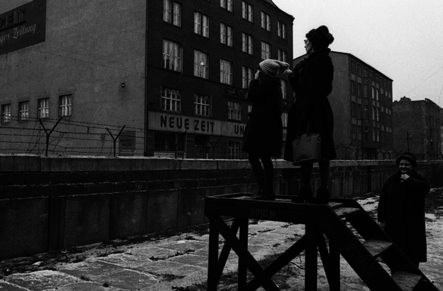 East Germans raise Berlin Wall