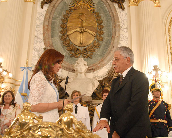 Tedesco asume el cargo de ministro de Educación