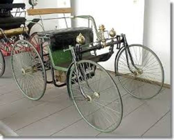 Vehículo Daimler con llantas de acero