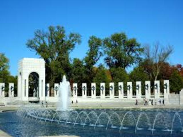 The World War II Memorial is dedicated in Washington, D.C.