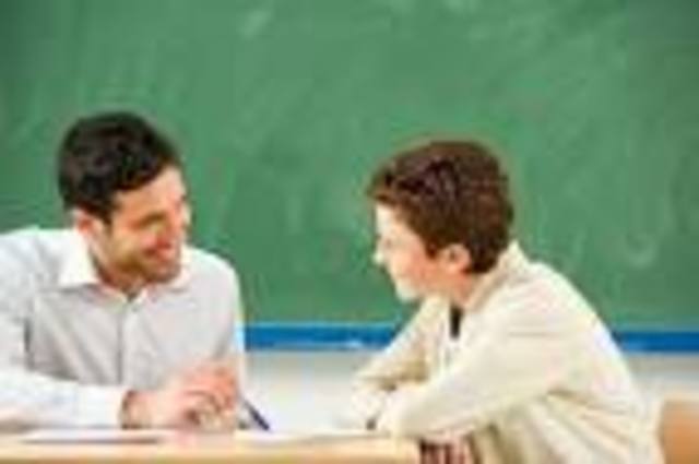 Peter McLaren termina una licenciatura de arte en literatura inglesa en la Universidad de Waterloo