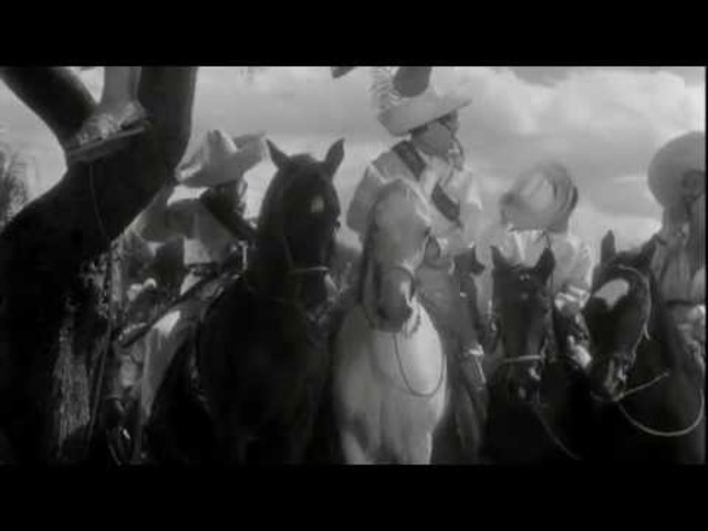 Luis Cervantes llega con los hombres