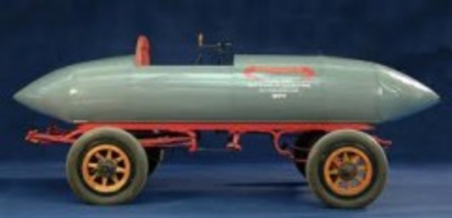 Primer vehículo en superar los 100 Km/h