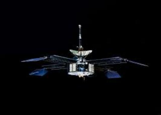 Mariner 4 space probe flies past mars