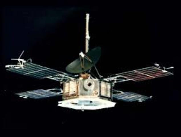1965- Mariner 4 space probe flies past mars
