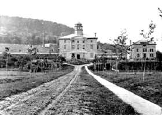 (Document 4) La première université montréalaise