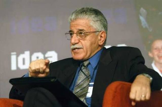 Tedesco, ingresó en la UNESCO como especialista en política educacional.