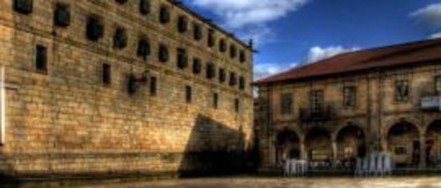 Se convierte en la capital de la Comunidad Autónoma de Galicia