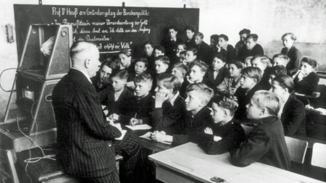 La radiodifusión se extendió por todo el mundo occidental