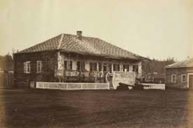Fort Vancouver established by HBC on Columbia River